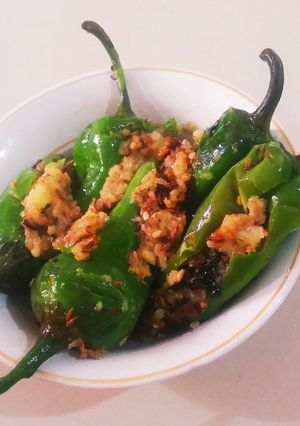ભરેલા ફરાળી મરચા (Stuffed Farali Marcha Recipe In Gujarati) રેસીપી મુખ્ય ફોટો