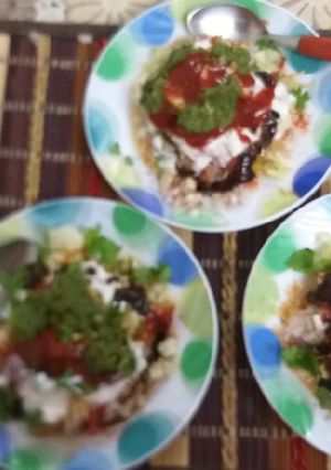 A picture of Zhatpat samosa chaat.