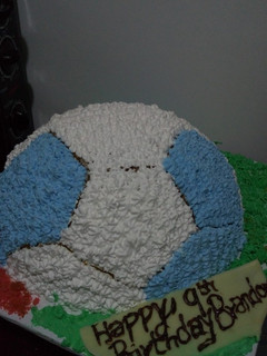 A picture of Ball raspberry cake.