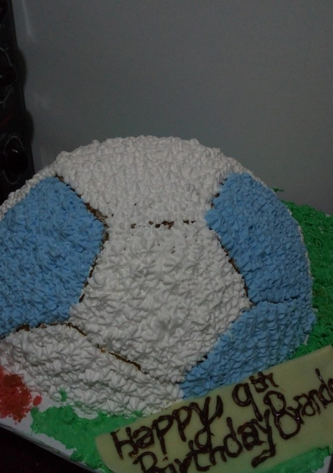 A picture of Ball raspberry cake.