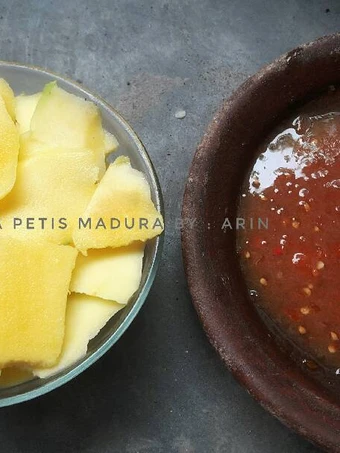 Langkah Mudah untuk Menyiapkan Resep Rujak mangga petis madura yang Bikin Ngiler Anti Ribet, Mantap Sekali