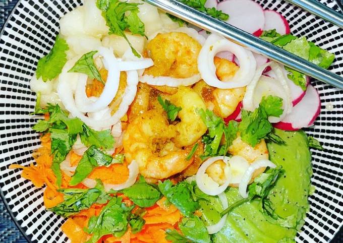 Recipe of Bowl quinoa, crevettes et avocat 🥑 🦐