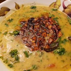 A picture of Lasooni dal tadka.