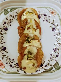 रबड़ी मालपुआ (Rabdi malpua recipe in hindi) रेसिपी मुख्य फोटो