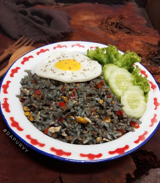 Foto resep Nasi Goreng Hitam Tinta Cumi ala dapurVY