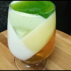 A picture of Icecrem jello||vanilla ice cream jello dessert.