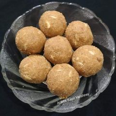A picture of Atta Gond Ladoo.