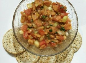 Una foto de Ceviche de plátano macho pero verde. Platillo frío