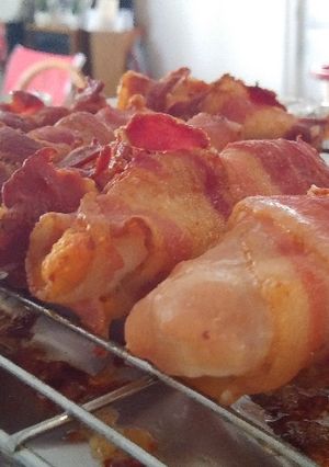 Una foto de Bacon wrapped Chicken tenders