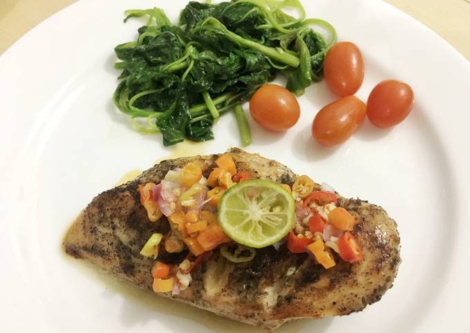 Ternyata ini loh! Resep bikin Grilled chicken breast sambal matah  lezat