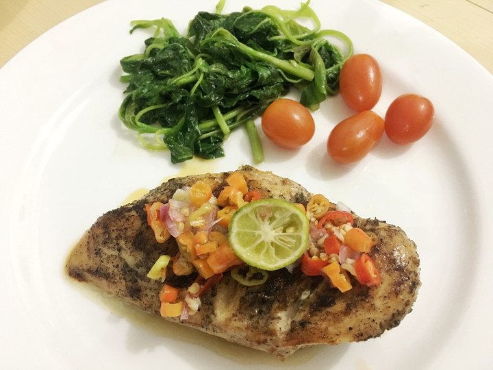 Ternyata ini loh! Resep bikin Grilled chicken breast sambal matah  lezat