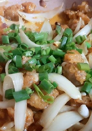 Hình của món Sụn gà xào hành tây.