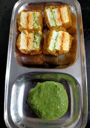 A picture of Paneer Pakoda.