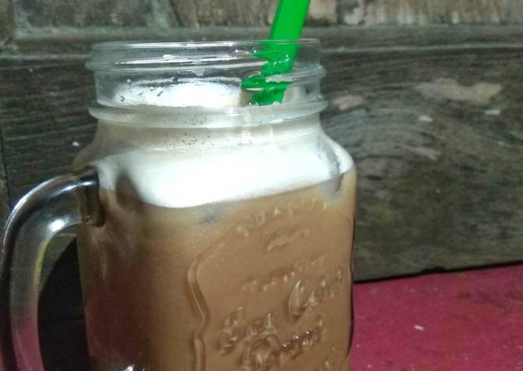 Cara Gampang Menyiapkan Es susu top coffee, Enak Banget