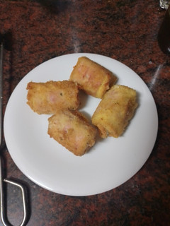 Una foto de Hots dogs fritos