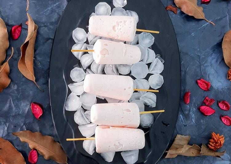 Frozen Yogurt Popsicles