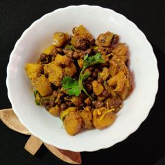 A picture of KADDU KALA CHANA DRY CURRY...