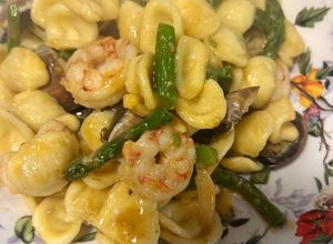 Foto di Orecchiette gamberi vongole asparagi