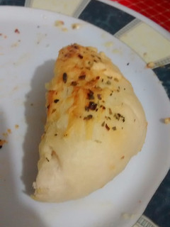 Una foto de Pancitos rellenos de queso, con orégano y ají molido
