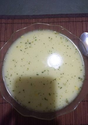 Una foto de Sopita light de cebolla y condimentos(vegan)