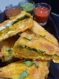 બ્રેડ પકોડા (Bread Pakoda Recipe In Gujarati) રેસીપી મુખ્ય ફોટો