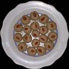A picture of Rava ladoo.