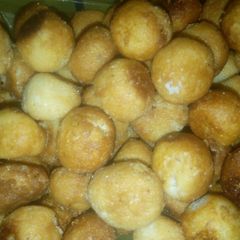 A picture of Gullisuwa (milk balls).