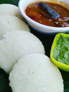 A picture of Idli sambhar chutney.