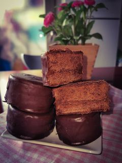 Una foto de 😋Alfajores deliciosos😋