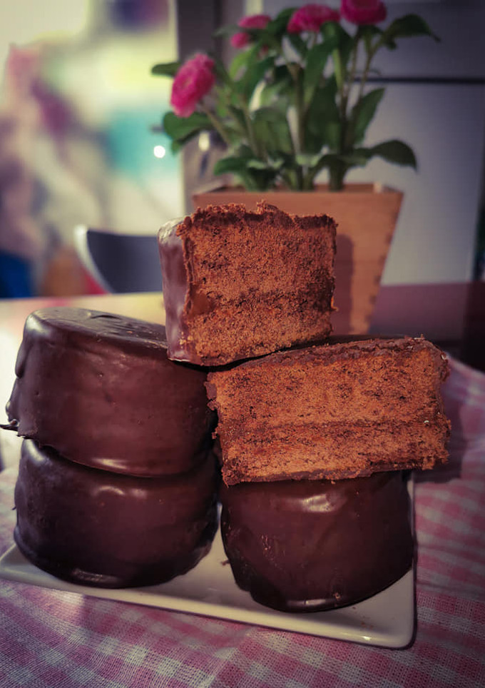 Una foto de 😋Alfajores deliciosos😋