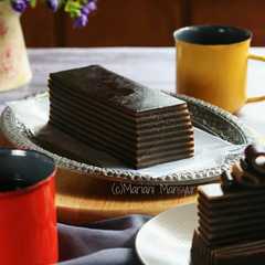 A picture of Kue Lapis.