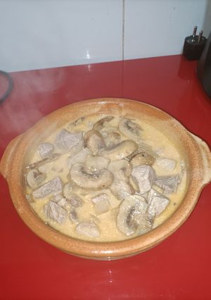 Una foto de Magro al vino con cebolla, champiñones y nata