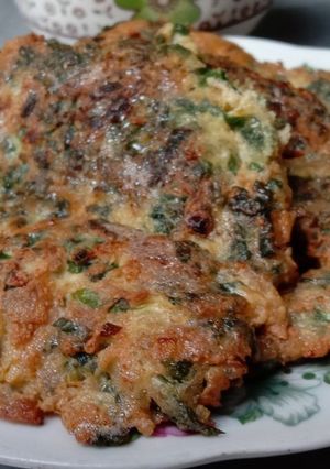A picture of Egg Omelet with Pork and Betel Leaves.
