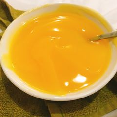 A picture of Custard and milk.