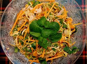 Hình của món Gỏi hoa chuối tép, thịt ba chỉ.