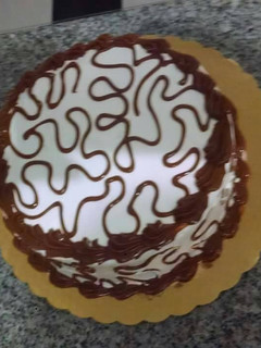 Una foto de Torta de chocolate con cobertura de suspiro