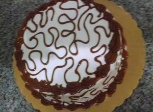 Una foto de Torta de chocolate con cobertura de suspiro
