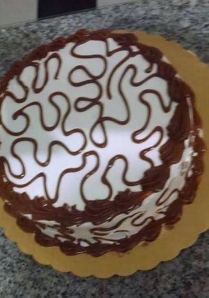 Una foto de Torta de chocolate con cobertura de suspiro