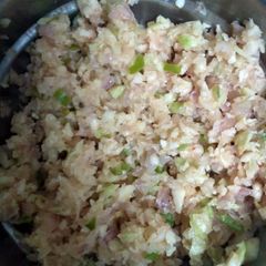 A picture of Kerry and onion chutney.
