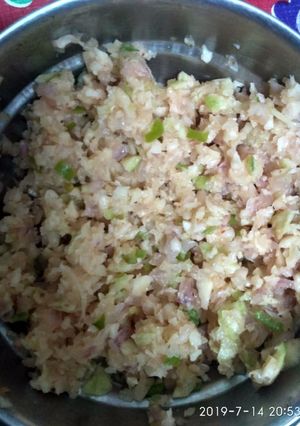 A picture of Kerry and onion chutney.
