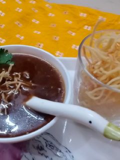 मनचाऊ सूप (Manchow soup recipe in Hindi) रेसिपी मुख्य फोटो