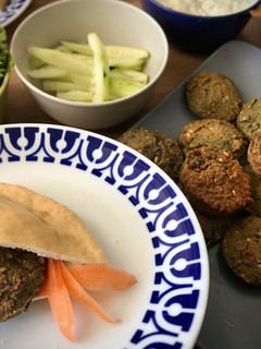 Una foto de Falafel al horno con pan de pita