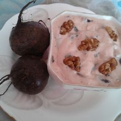 A picture of Beetroot salad with yogurt.