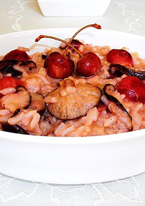 Foto principal de Pilaf cremoso con cerezas y setas shiitake