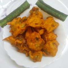 A picture of Sponge groud pakoda.