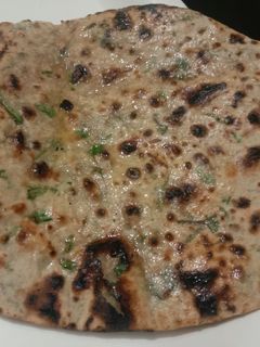 बथुआ तंदूरी रोटी (Bathua tandoori roti recipe in hindi) रेसिपी मुख्य फोटो