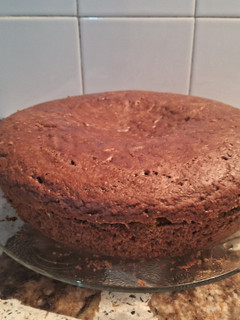 Una foto de Torta de chocolate y queso philadelphia rellena con mermelada de zapallo