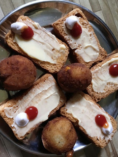 चीज़ बॉल विद बटर टोस्ट (cheese ball with butter toast recipe in Hindi) रेसिपी मुख्य फोटो