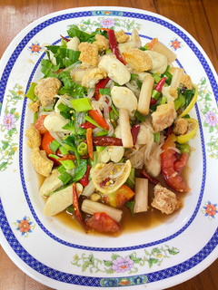 A picture of Spicy Rice Noodle Salad with Lotus Stems.