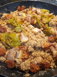 Una foto de Migas con torreznos